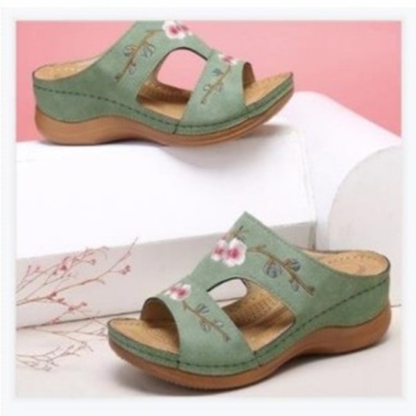 Plus Size Women Fashion Hollow Floral Embroidery Slippers