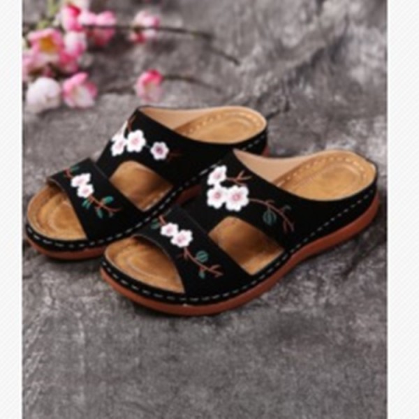 Plus Size Women Fashion Hollow Floral Embroidery Slippers