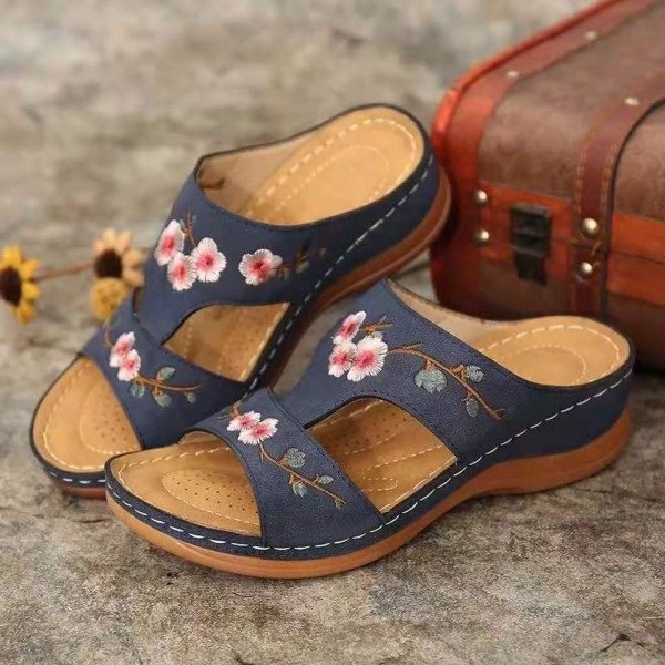 Plus Size Women Fashion Hollow Floral Embroidery Slippers