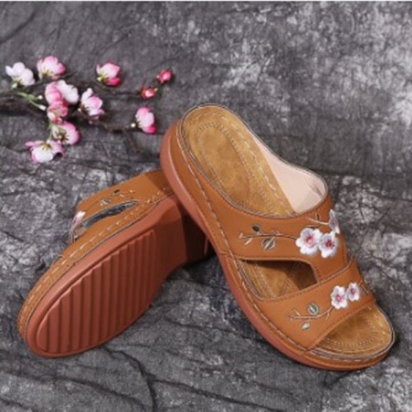 Plus Size Women Fashion Hollow Floral Embroidery Slippers